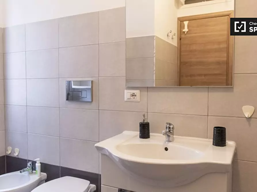 Immagine 11 di Camera condivisa in affitto  in Via Tarquinio Collatino a Roma