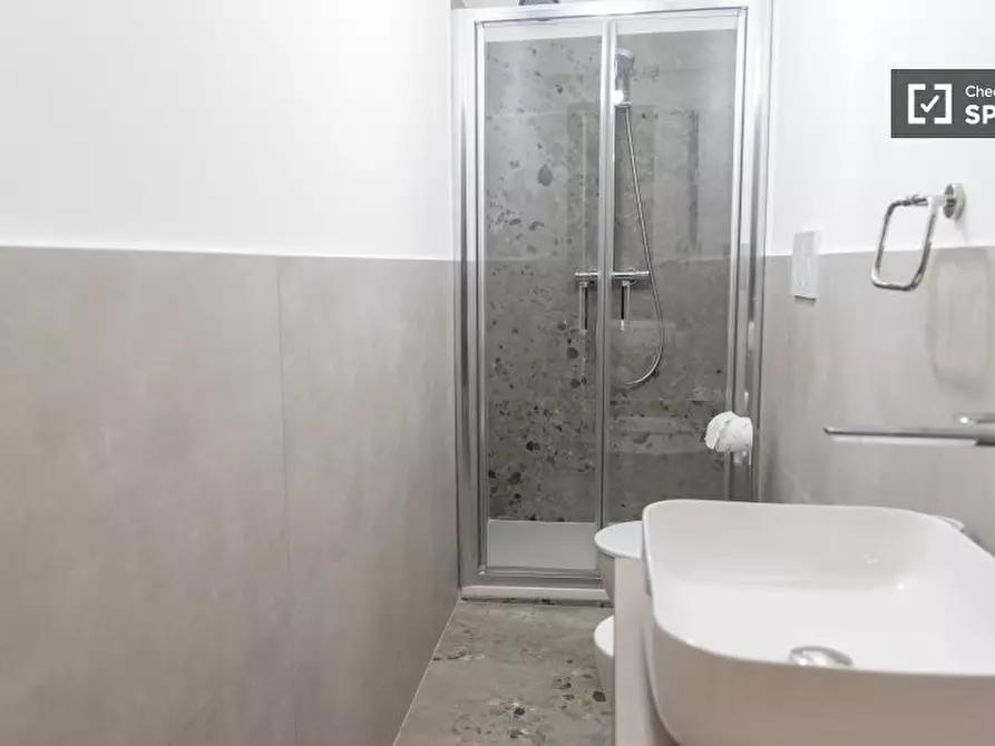 Immagine 6 di Camera condivisa in affitto  in Piazza Alfonso Neuschuler a Roma
