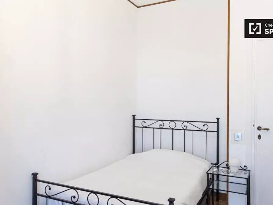 Immagine 4 di Camera condivisa in affitto  in Via Salvatore di Giacomo a Roma