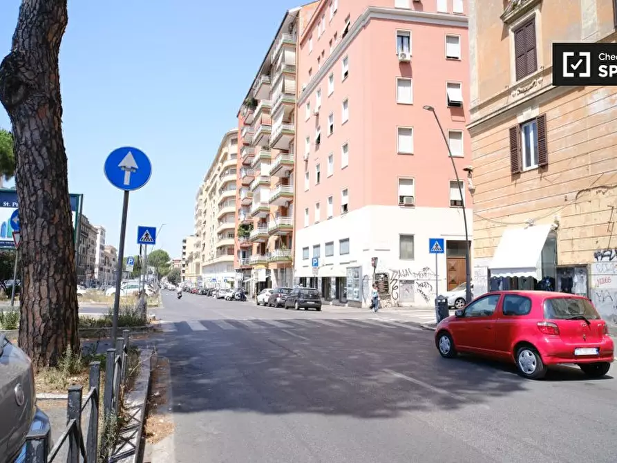 Immagine 18 di Camera condivisa in affitto  in Via Appia Nuova a Roma