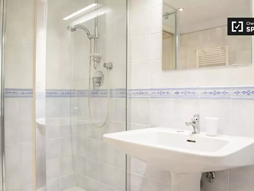 Immagine 18 di Camera condivisa in affitto  in Via Piediluco a Roma