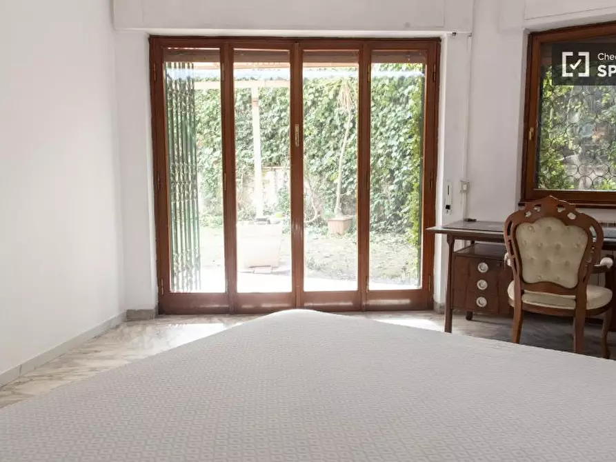 Immagine 3 di Camera condivisa in affitto  in Via dei Radiotelegrafisti a Roma