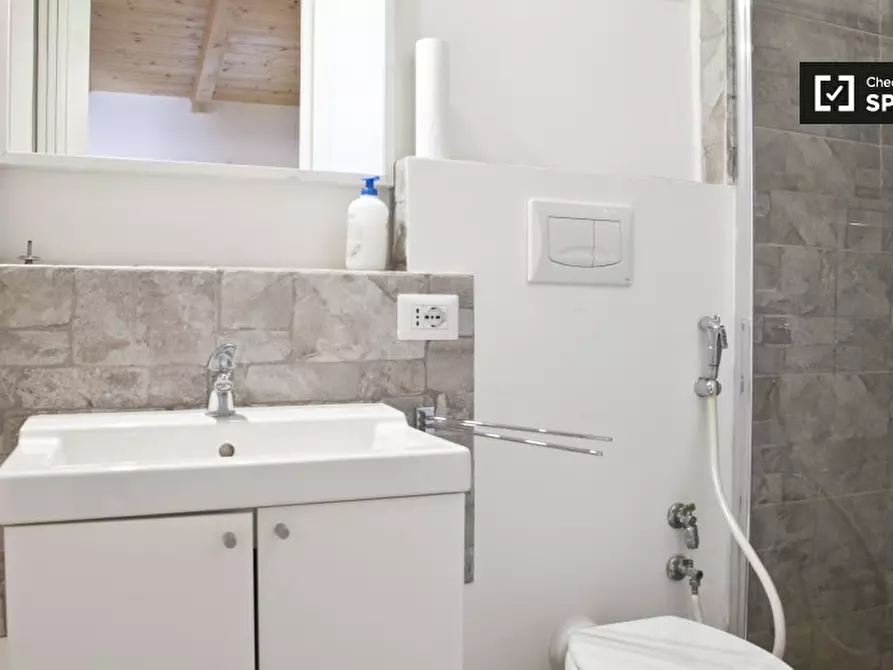 Immagine 6 di Camera condivisa in affitto  in Via dei Bonacolsi a Roma