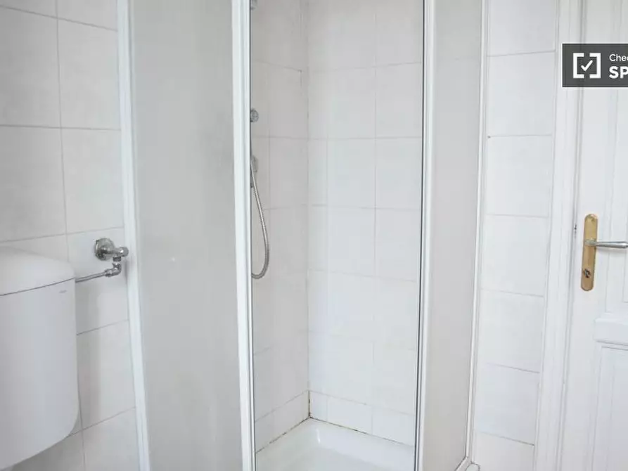 Immagine 2 di Camera condivisa in affitto  in Via Ostiense a Roma