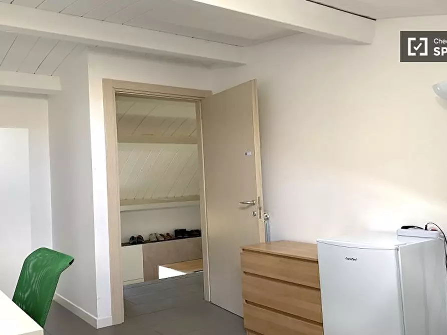 Immagine 4 di Camera condivisa in affitto  in Via di Carcaricola a Roma