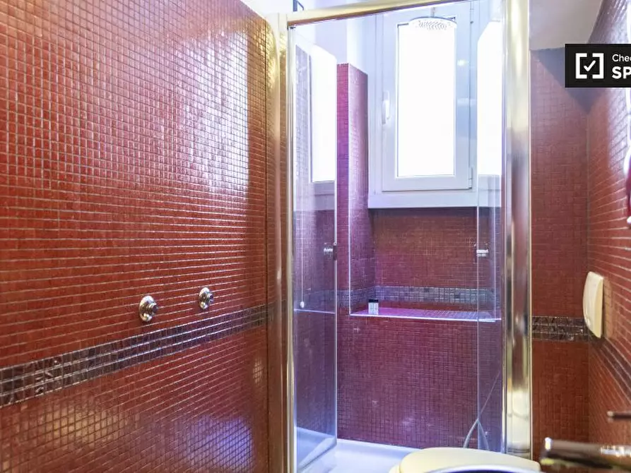 Immagine 10 di Camera condivisa in affitto  in Via dei Campi Flegrei a Roma