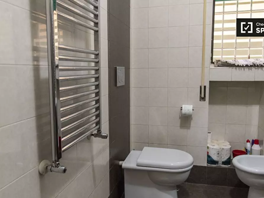 Immagine 5 di Camera condivisa in affitto  in Via di Torrevecchia a Roma