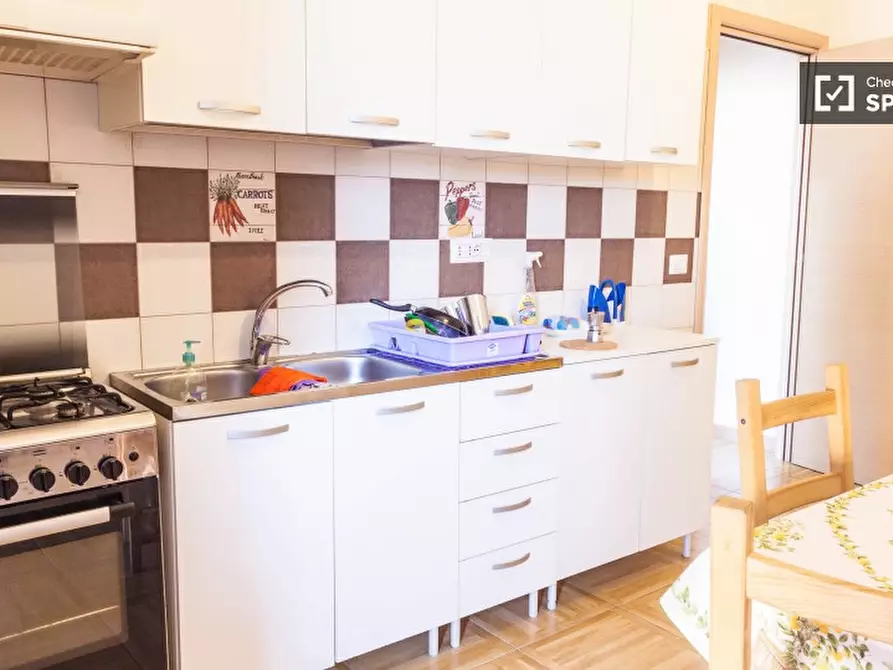 Immagine 7 di Camera condivisa in affitto  in Via di acqua bullicante a Roma