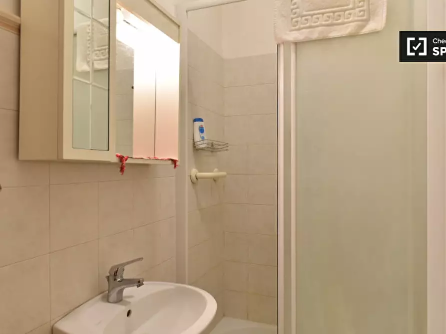 Immagine 14 di Camera condivisa in affitto  in Via Appia Nuova a Roma
