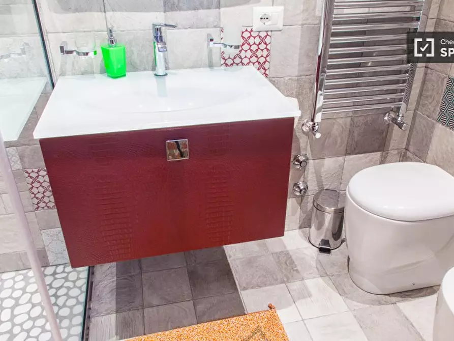 Immagine 9 di Camera condivisa in affitto  in Via Amerigo Vespucci a Roma