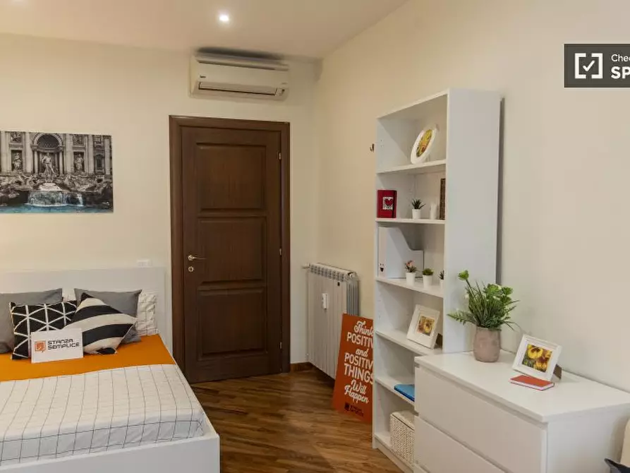 Immagine 3 di Camera condivisa in affitto  in Viale Ippocrate a Roma