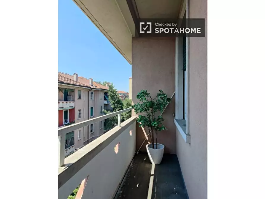 Immagine 12 di Appartamento in affitto  in Viale Famagosta a Milano