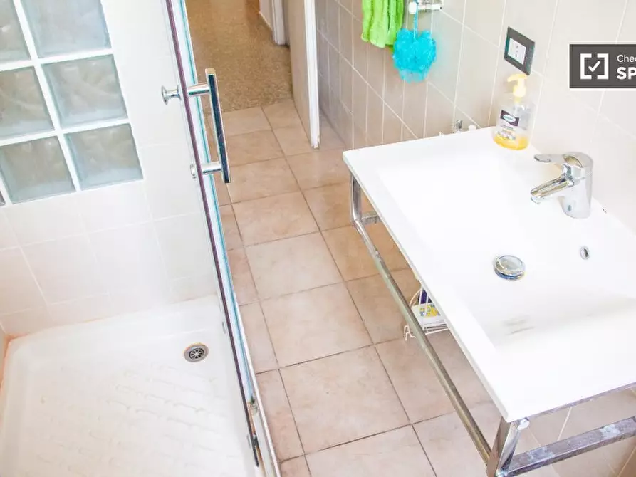 Immagine 16 di Camera condivisa in affitto  in Via Tuscolana a Roma