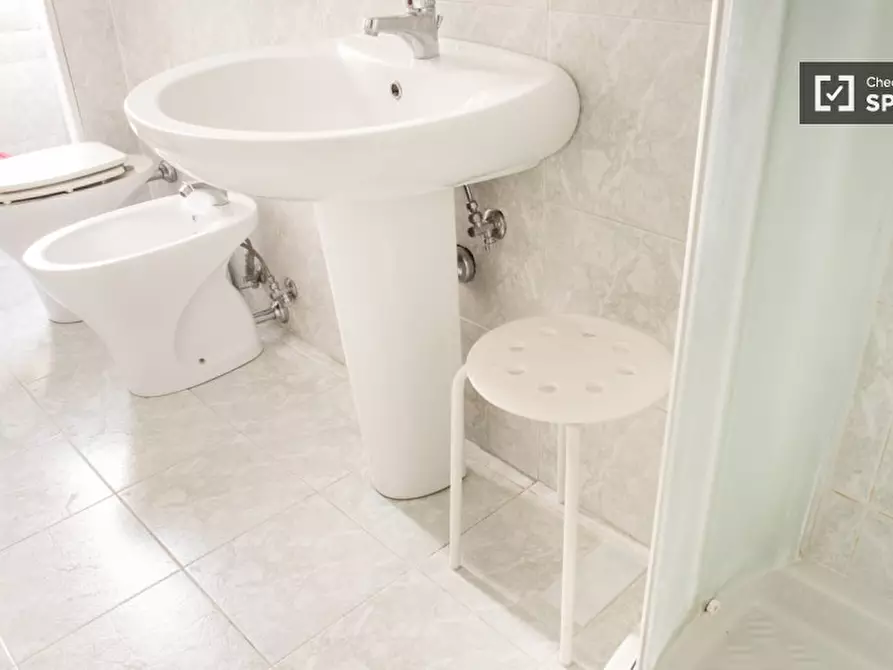 Immagine 12 di Camera condivisa in affitto  in Via Salaria a Roma