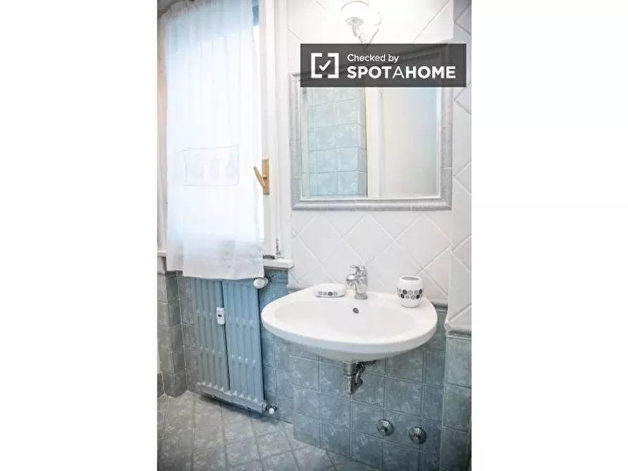 Immagine 6 di Camera condivisa in affitto  in Via Federico Nansen a Roma