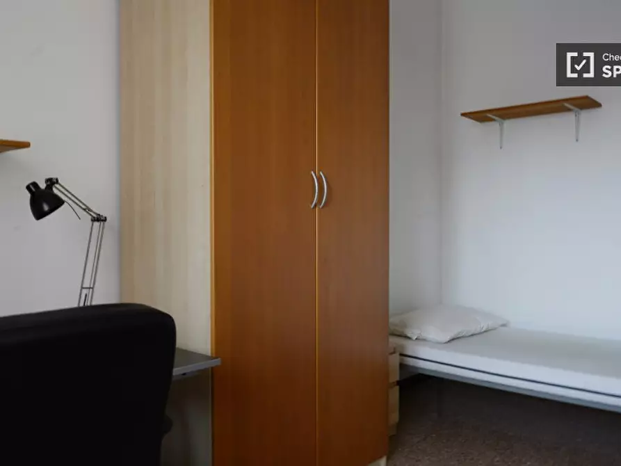 Immagine 11 di Camera condivisa in affitto  in via Baveno a Milano