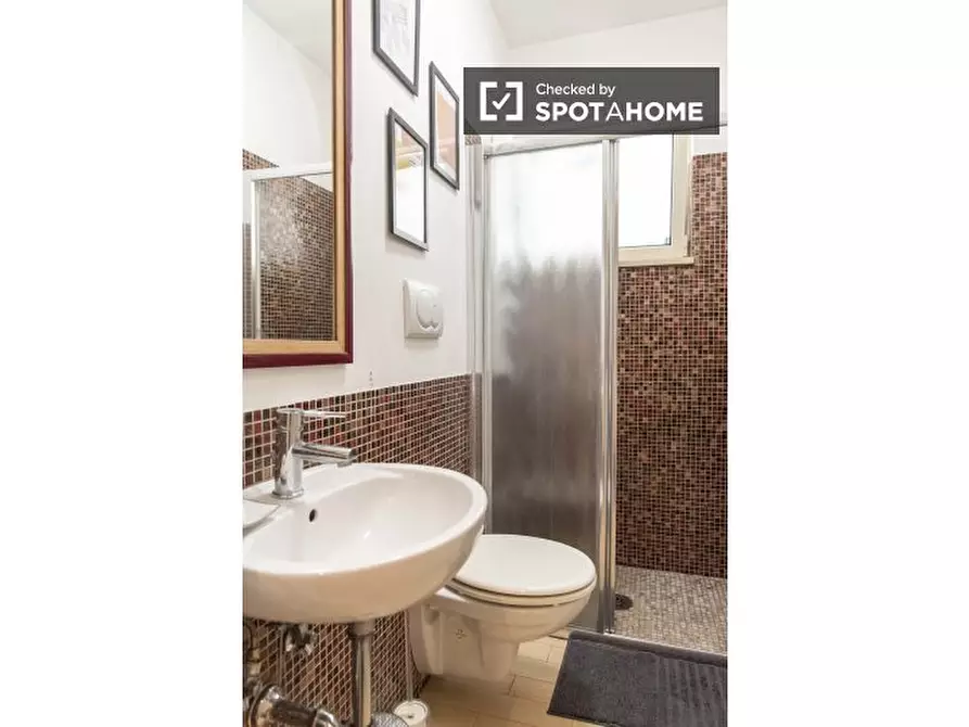 Immagine 13 di Camera condivisa in affitto  in Via Corrado Segre a Roma