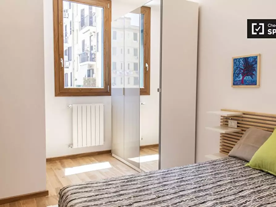 Immagine 2 di Camera condivisa in affitto  in Viale Furio Camillo, 00181 Roma RM, Italy a Roma