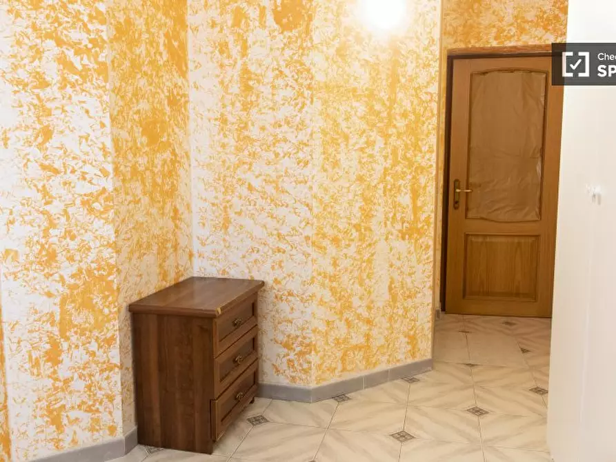 Immagine 3 di Camera condivisa in affitto  in Via Simone Ghini a Roma