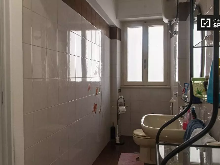 Immagine 5 di Camera condivisa in affitto  in Via Tito Omboni a Roma