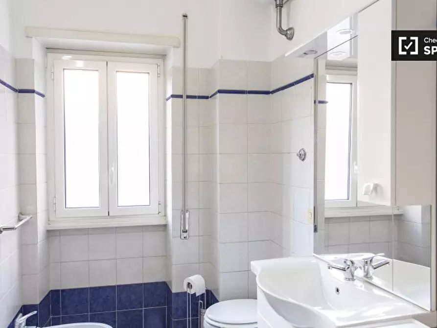 Immagine 9 di Camera condivisa in affitto  in Via Oderisi da Gubbio a Roma