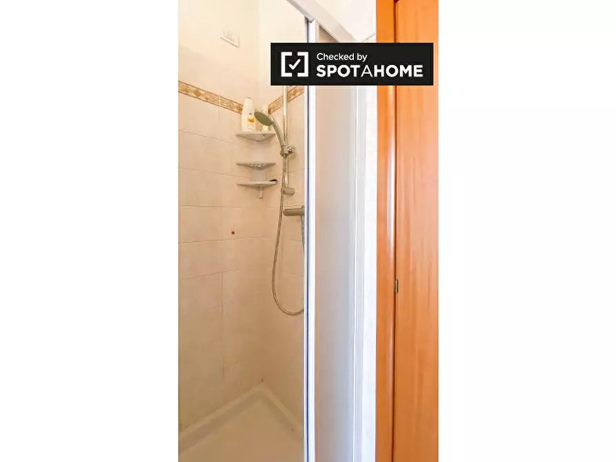 Immagine 9 di Appartamento in affitto  in Via dei Ramni a Roma