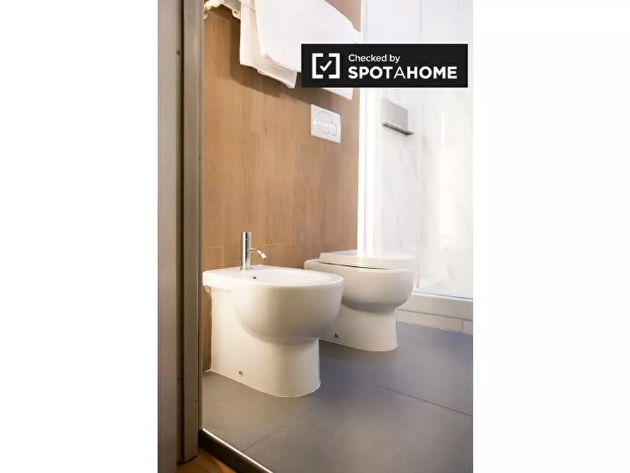 Immagine 12 di Appartamento in affitto  in Via del Banco di Santo Spirito a Roma