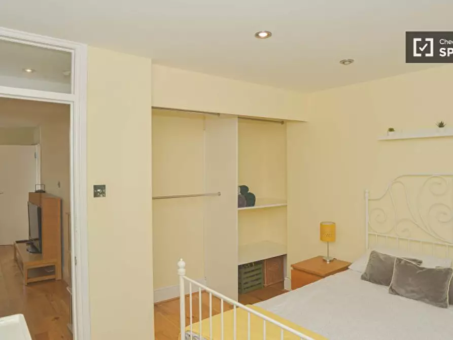 Immagine 12 di Appartamento in affitto  in C St Julian's Rd a Camden Town