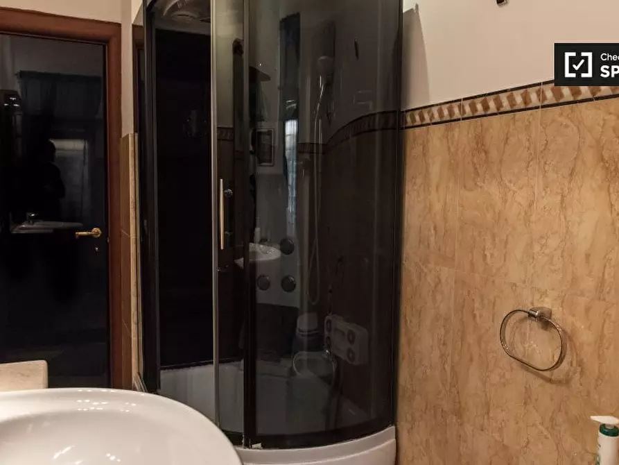 Immagine 9 di Camera condivisa in affitto  in Via Tigrè a Roma