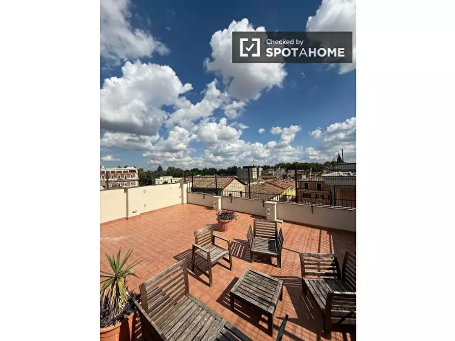 Immagine 18 di Camera condivisa in affitto  in P.za di Sant'Apollonia a Roma