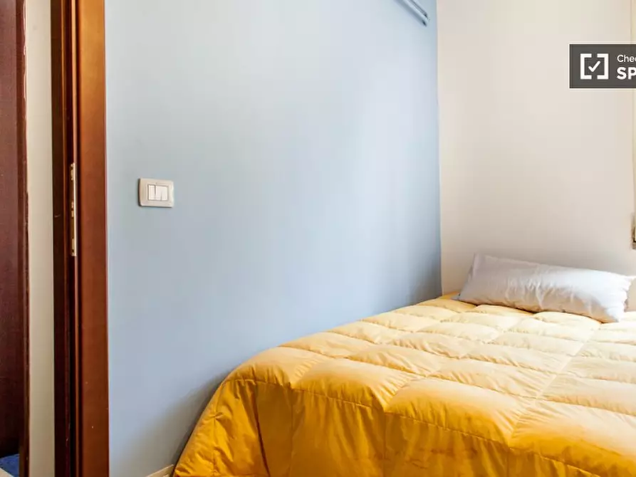 Immagine 2 di Camera condivisa in affitto  in Via Sagunto a Roma