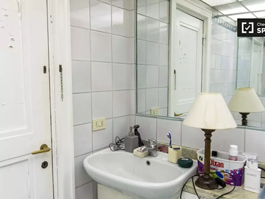 Immagine 8 di Camera condivisa in affitto  in Viale Ippocrate a Roma