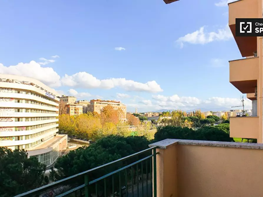 Immagine 5 di Camera condivisa in affitto  in Viale Giustiniano Imperatore a Roma