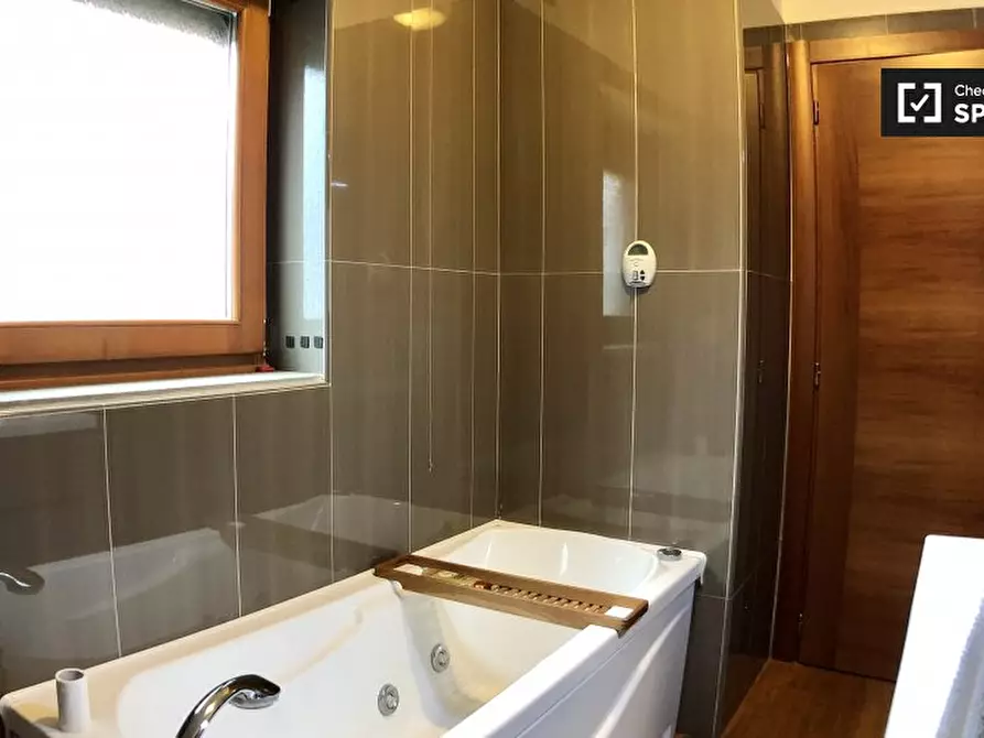 Immagine 16 di Camera condivisa in affitto  in Via Empedocle a Milano