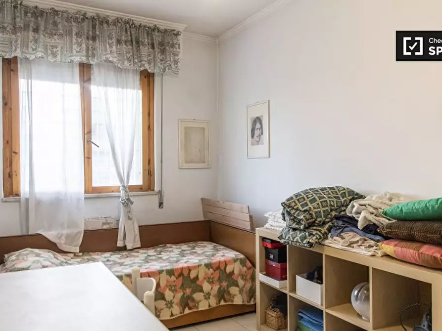 Immagine 2 di Camera condivisa in affitto  in Viale della Grande Muraglia a Roma