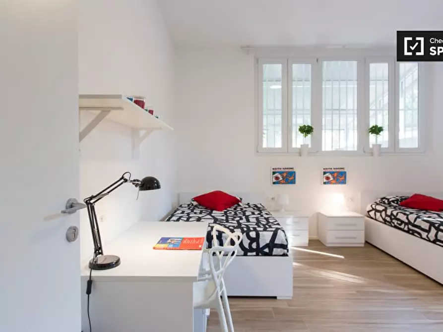 Immagine 2 di Camera condivisa in affitto  in Via Alessandro Milesi a Milano