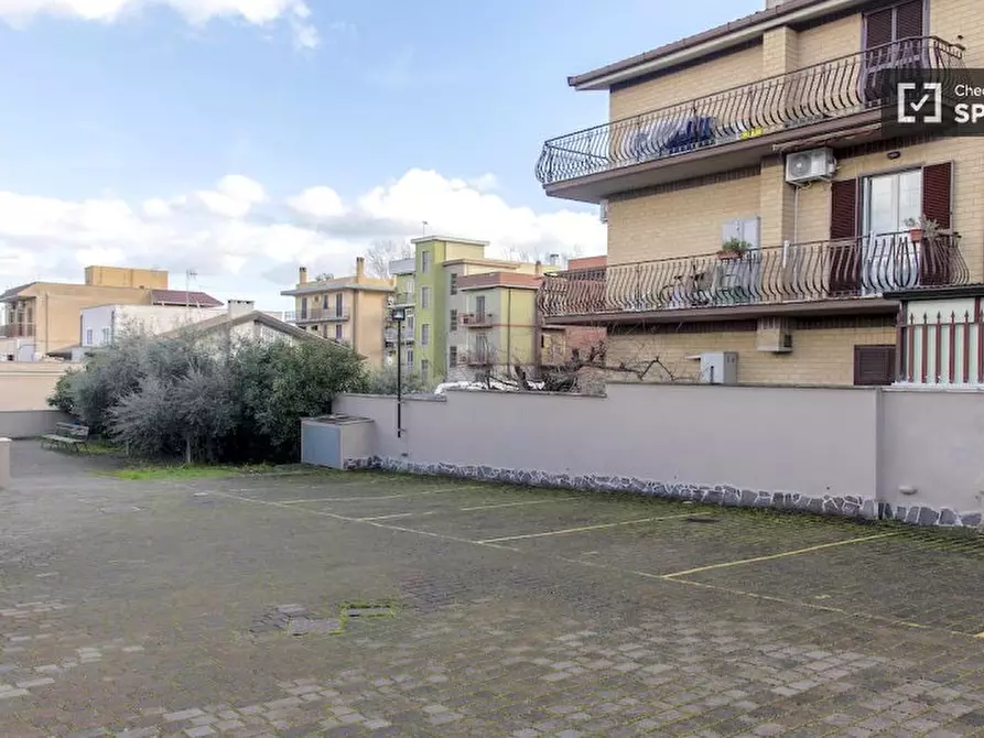 Immagine 7 di Camera condivisa in affitto  in Via di Carcaricola a Roma