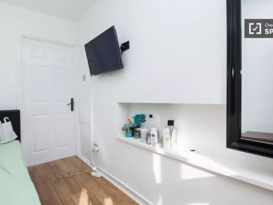 Immagine 5 di Camera condivisa in affitto  in Tunworth Crescent a Wandsworth