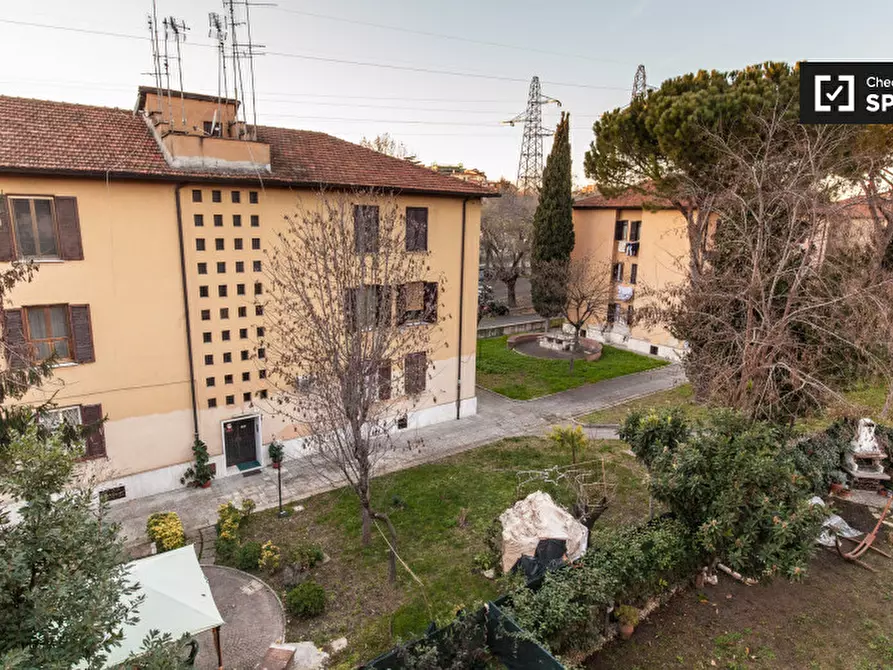 Immagine 17 di Camera condivisa in affitto  in Via Sarzana a Roma