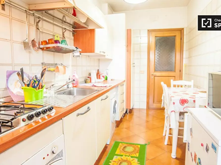 Immagine 5 di Camera condivisa in affitto  in Via Francesco Gentile a Roma