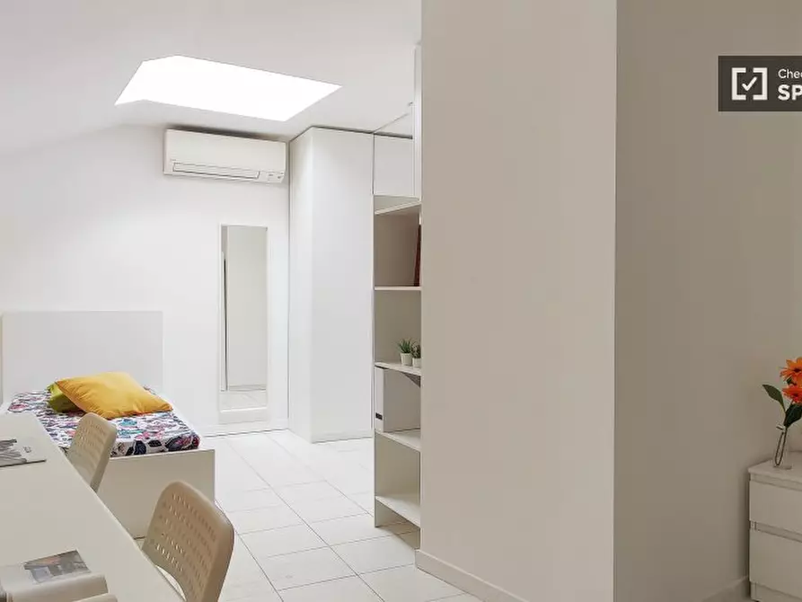 Immagine 5 di Camera condivisa in affitto  in Via Giambellino a Milano