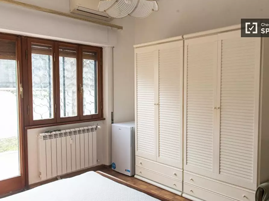 Immagine 4 di Camera condivisa in affitto  in Via dei Radiotelegrafisti a Roma