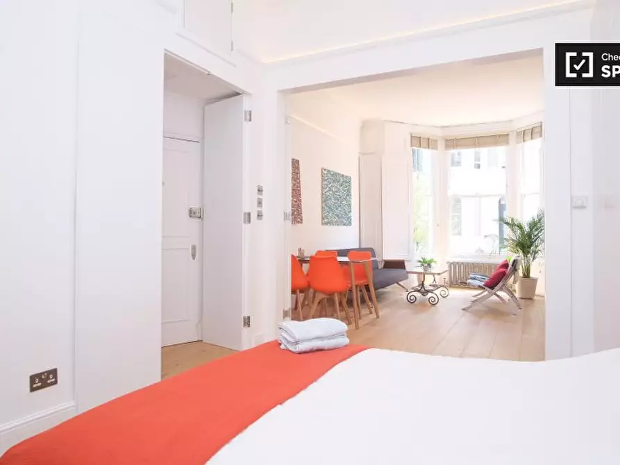 Immagine 11 di Appartamento in affitto  in Campden Hill Gardens, Kensington, London W8 7AY, UK a Kensington