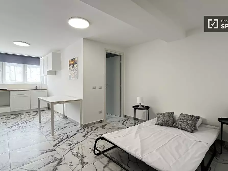 Immagine 2 di Ufficio in affitto  in Via Cinque Maggio a Milano