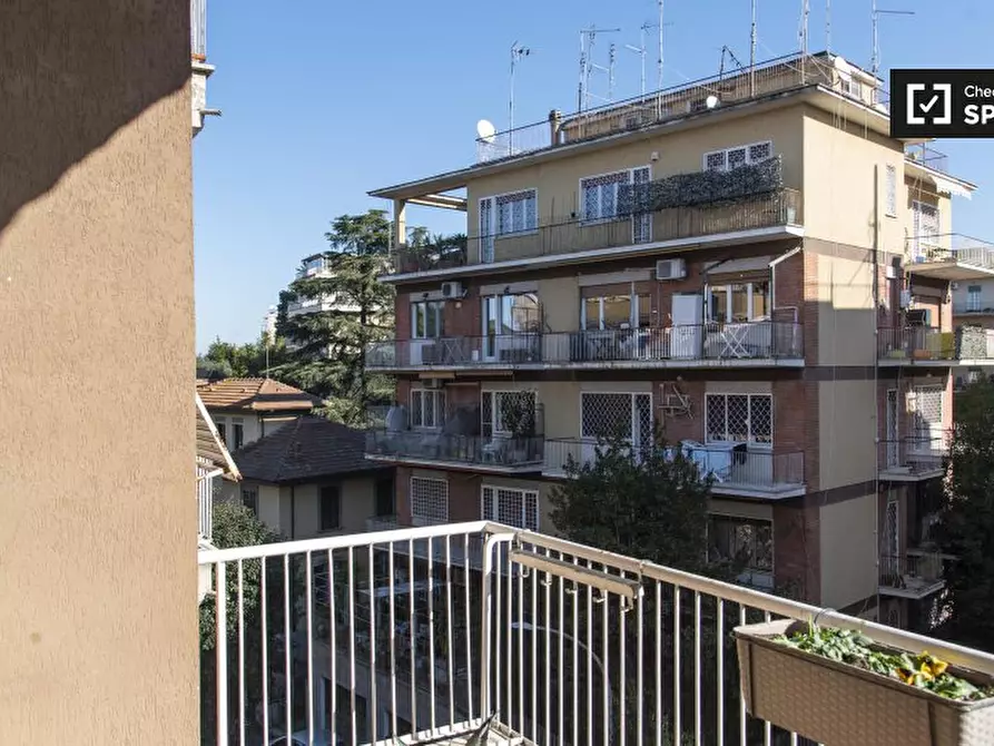Immagine 4 di Camera condivisa in affitto  in Via Monte Cristallo a Roma