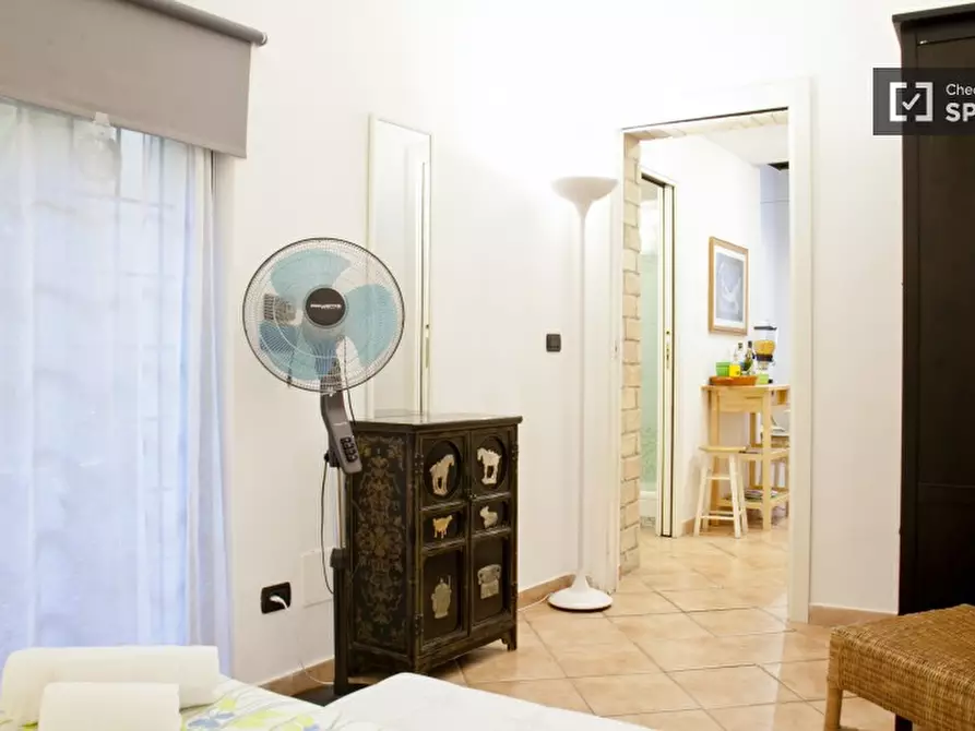 Immagine 12 di Appartamento in affitto  in Via di San Martino ai Monti a Roma