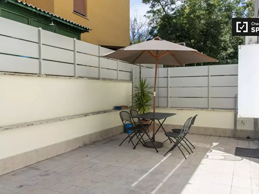 Immagine 17 di Camera condivisa in affitto  in Via Portuense a Roma