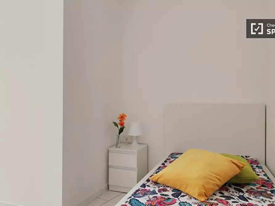 Immagine 4 di Camera condivisa in affitto  in Via Giambellino a Milano