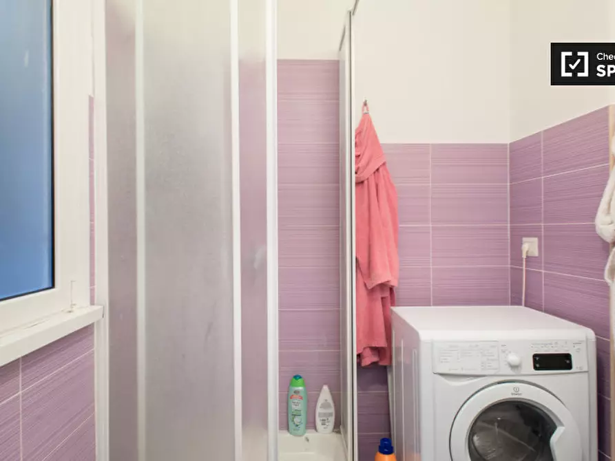 Immagine 12 di Camera condivisa in affitto  in Largo dei Colli Albani a Roma