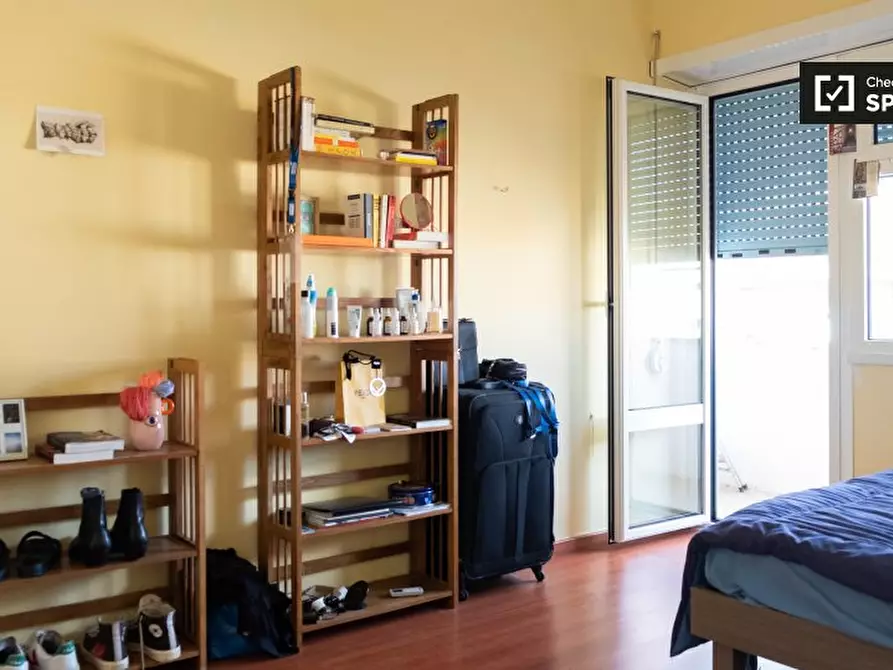 Immagine 3 di Camera condivisa in affitto  in Via Salvatore Pincherle a Roma